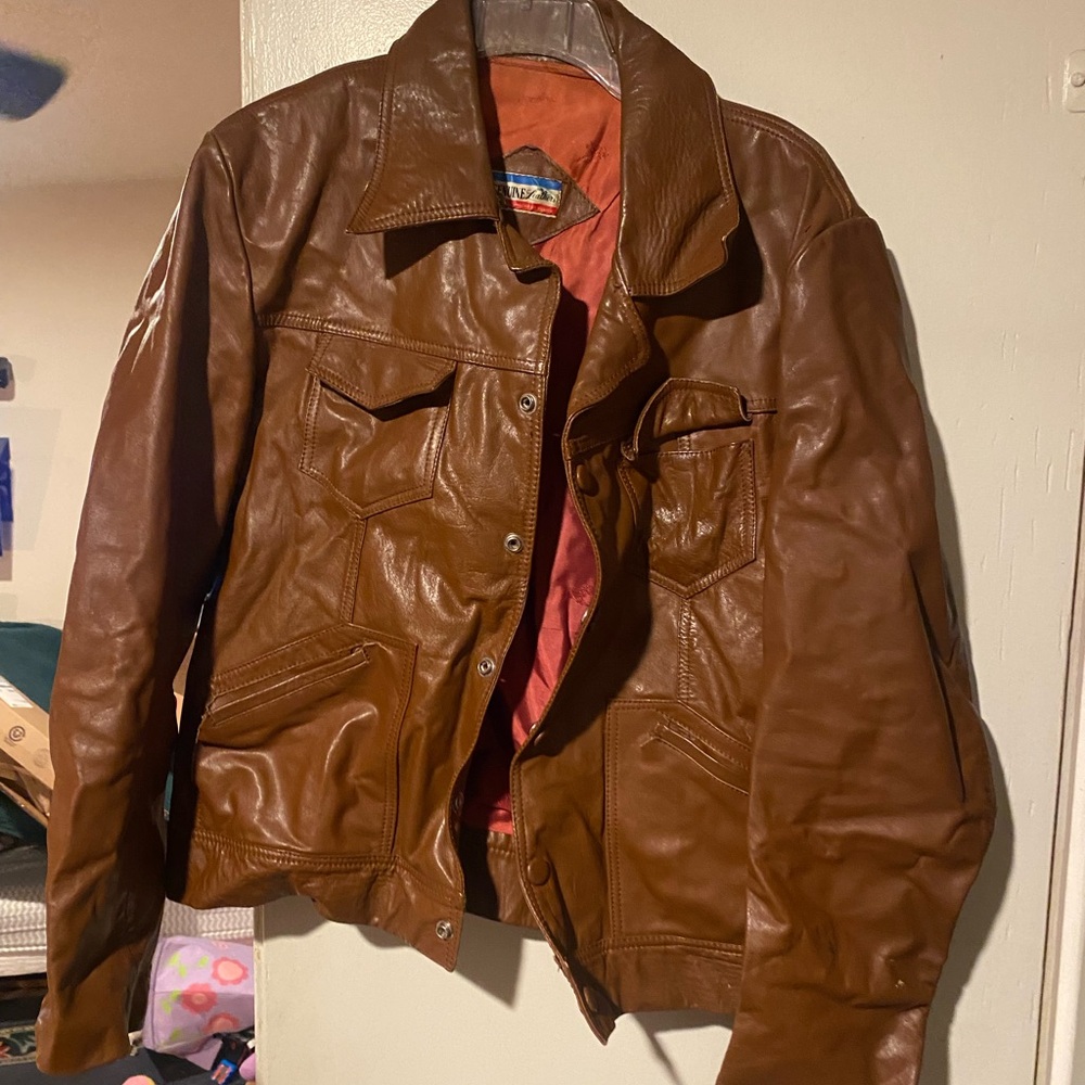 Authentic leather men's jacket large. Genuine leathers brand